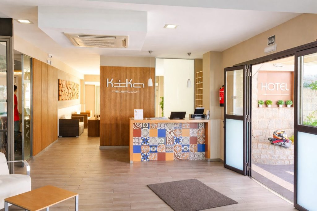 hotel-kika-lobby-luz-1200